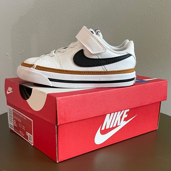 EUC Nike Toddler/Kids 8c White Sneakers with Black Swoosh and Tan Accent - Picture 2 of 6
